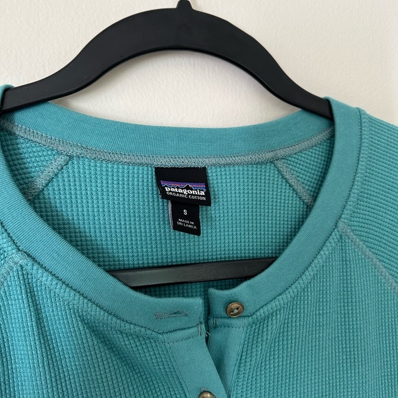 NWOT. Patagonia Women’s button-up thermal. - Picture 3 of 3